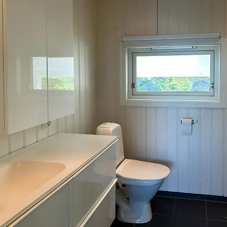 Modern Cabin With Sea View In Bokn *